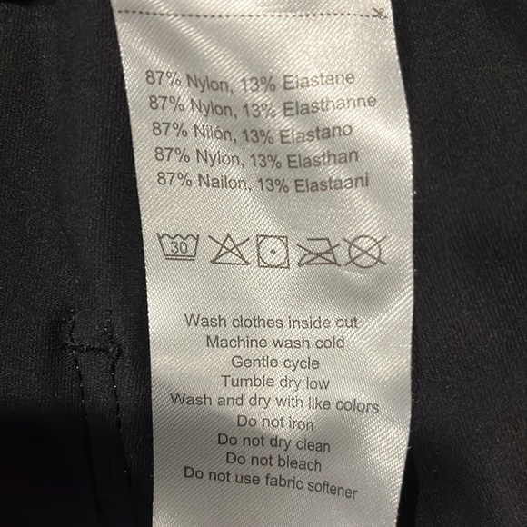 Yogi pace XS black yoga pants 2 pockets in front 2 on back with mock button - Picture 6 of 12